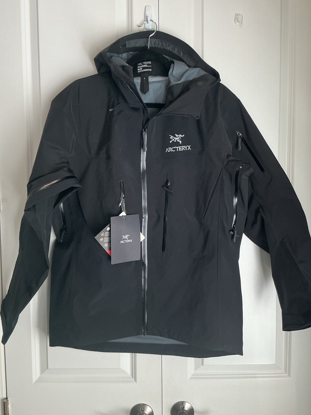 Gortex Arc'teryx Men's Black Beta Waterproof Shell Jacket